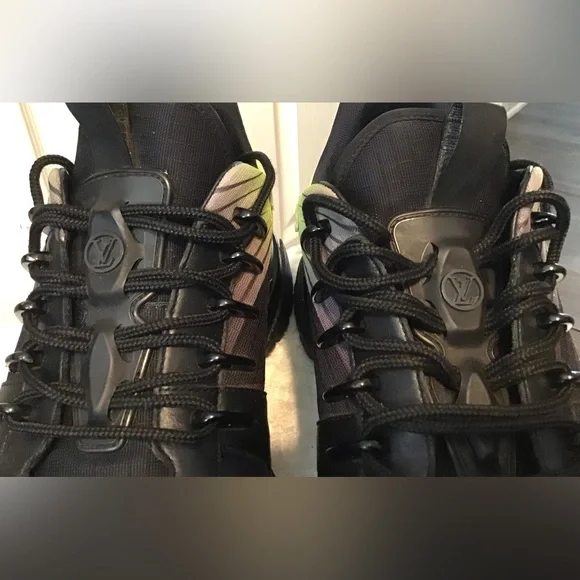 Louis Vuitton Shoes - Picture 4 of 12